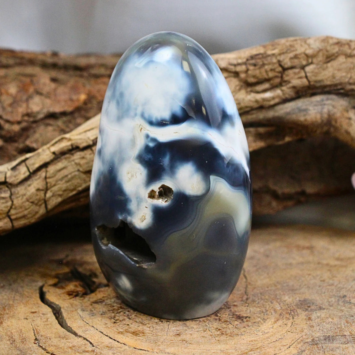 Agat orka skulptur, svart, grå och vit, 10,7 cm, nr 13