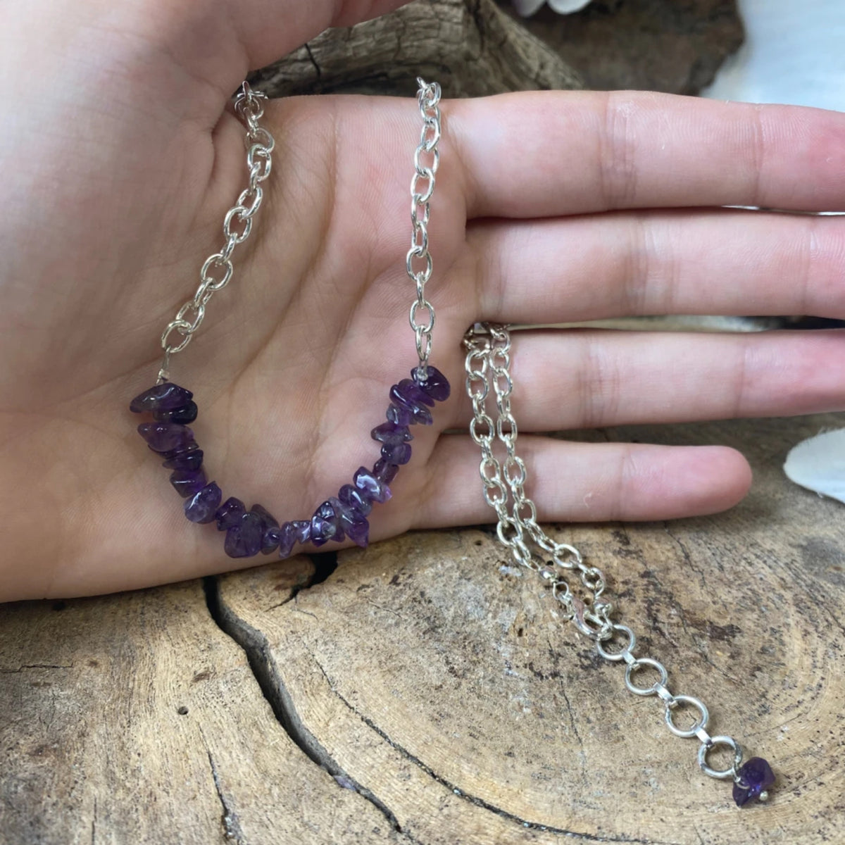 Ametist halsband med splitstenar, försilvrat, bar-modell