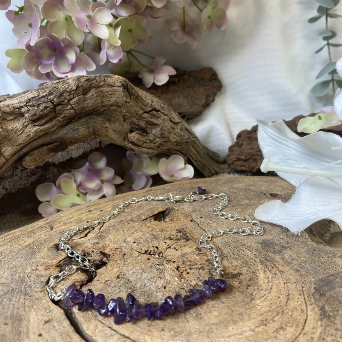 Ametist halsband med splitstenar, försilvrat, bar-modell