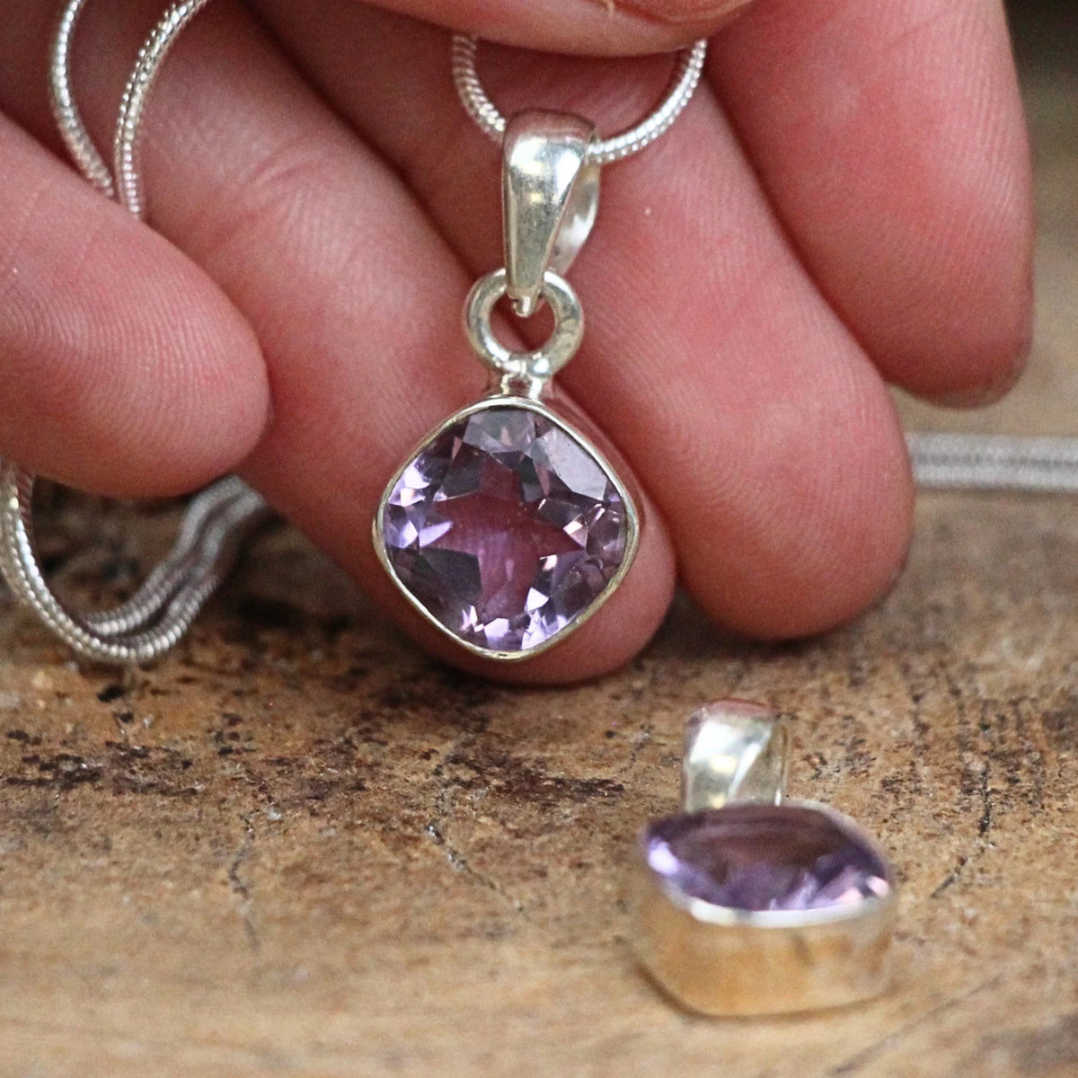 Ametist hänge i 925 silver, oval fasettslipad