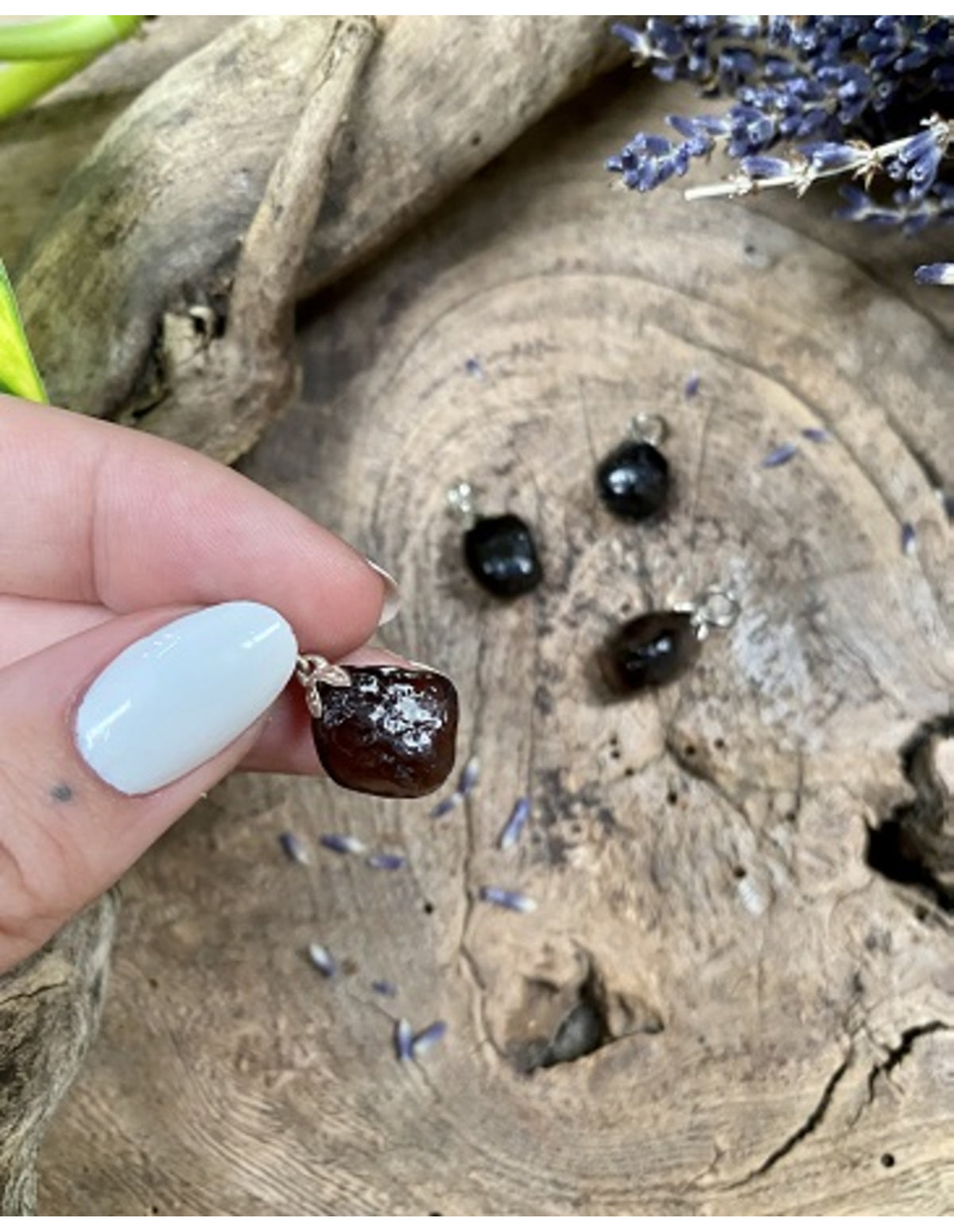Apachetår hänge, svart obsidian, 10 till 20 g