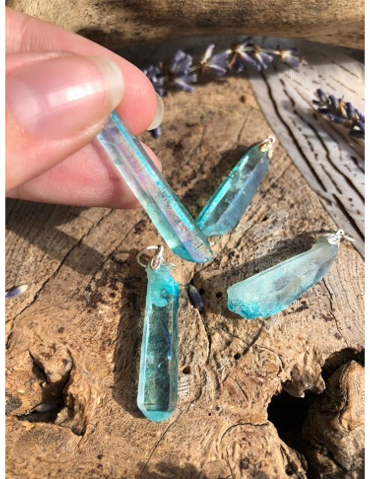 Aqua aura hänge, rå, belagd bergkristall, 2 till 4 cm