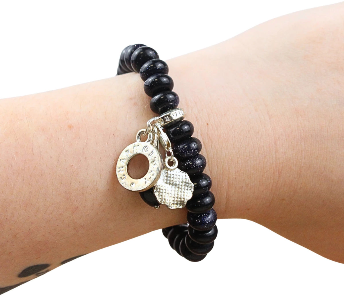 Blåfluss armband med berlocker (glas), 18 cm