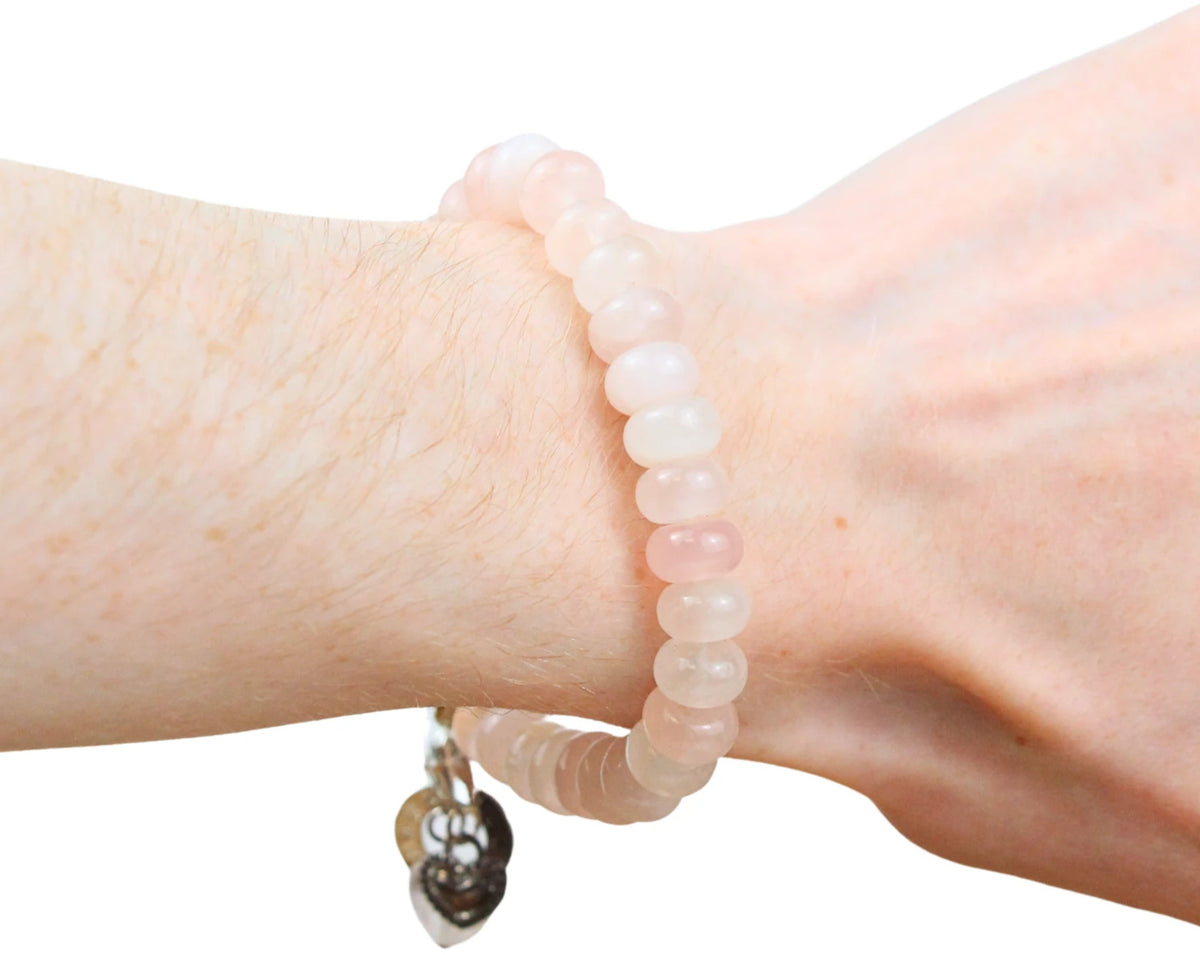 Rosenkvarts armband med berlocker, 18 cm