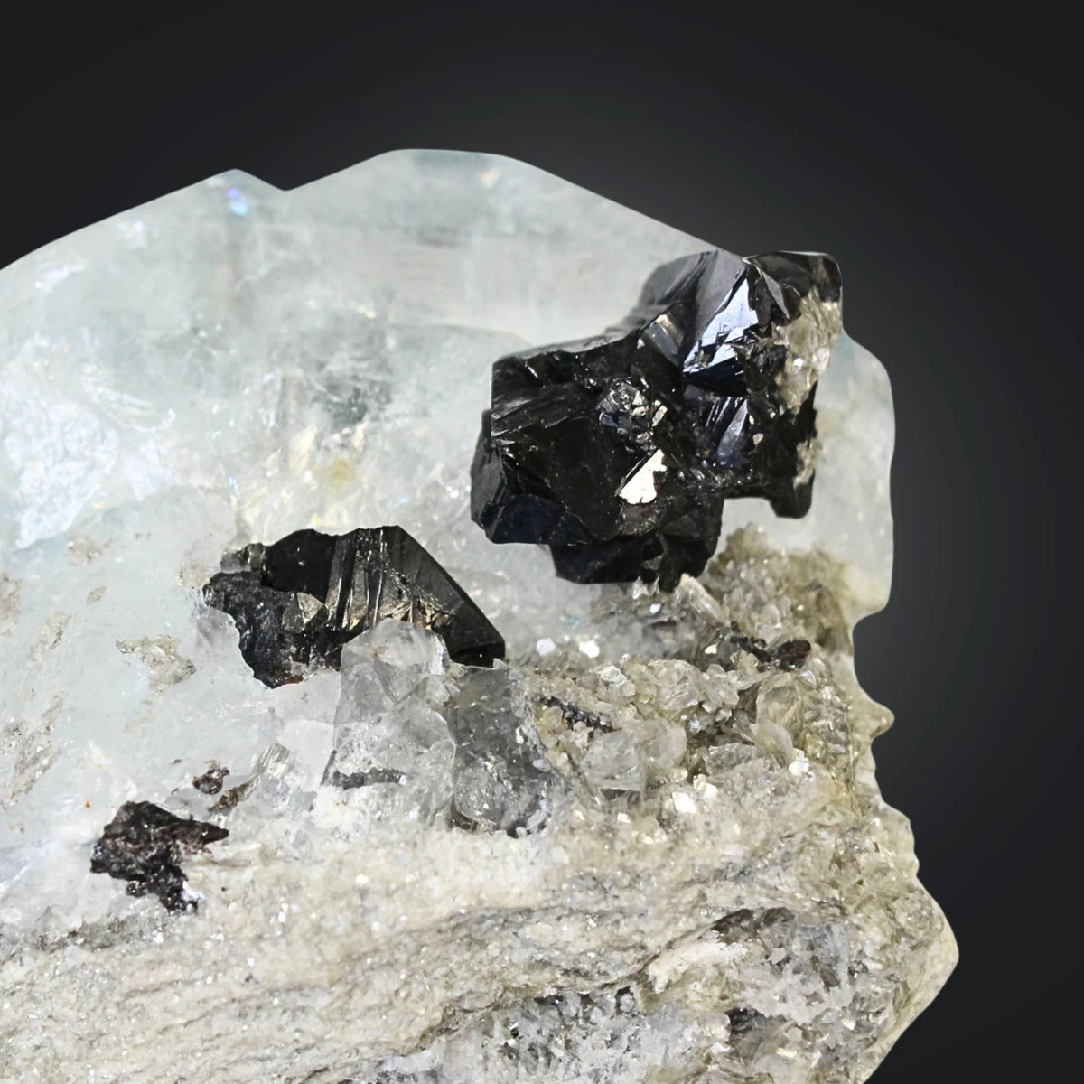 Akvamarin mineralprov med kassiterit på muskovit, 9,2 cm, nr 4
