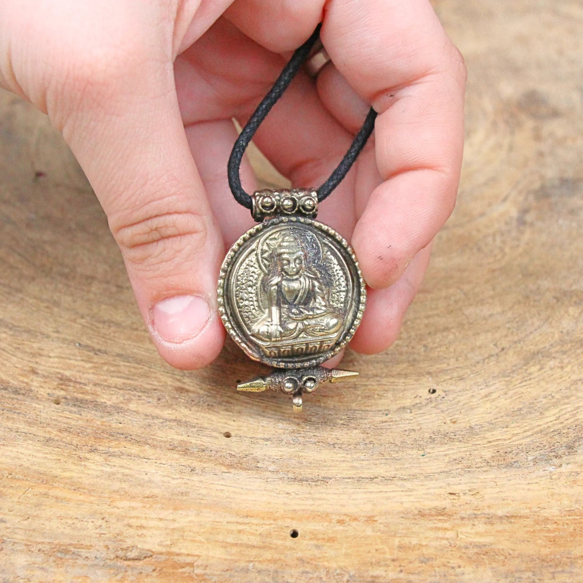 Buddhahänge i metall, silverfärgat, 4,3 cm