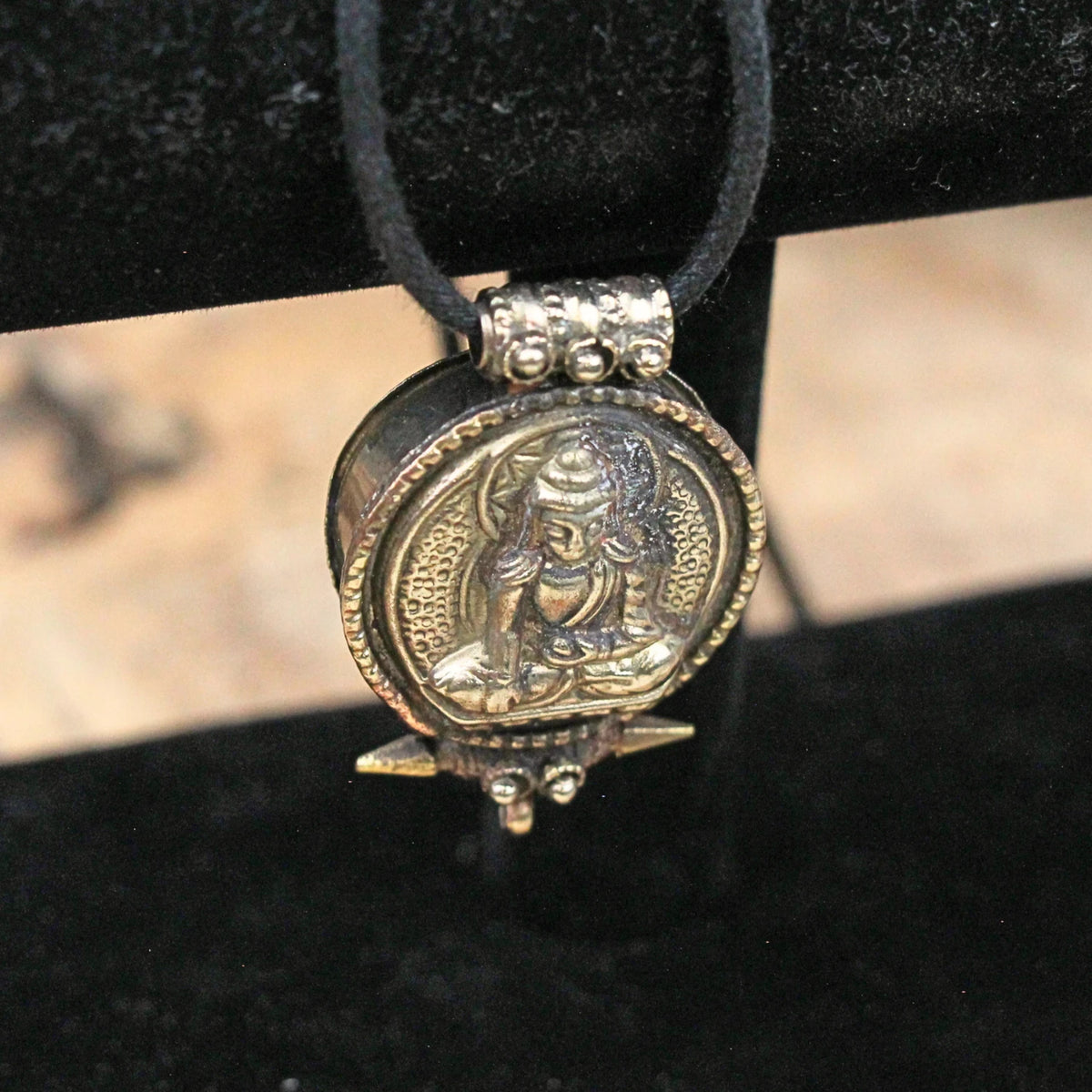 Buddhahänge i metall, silverfärgat, 4,3 cm