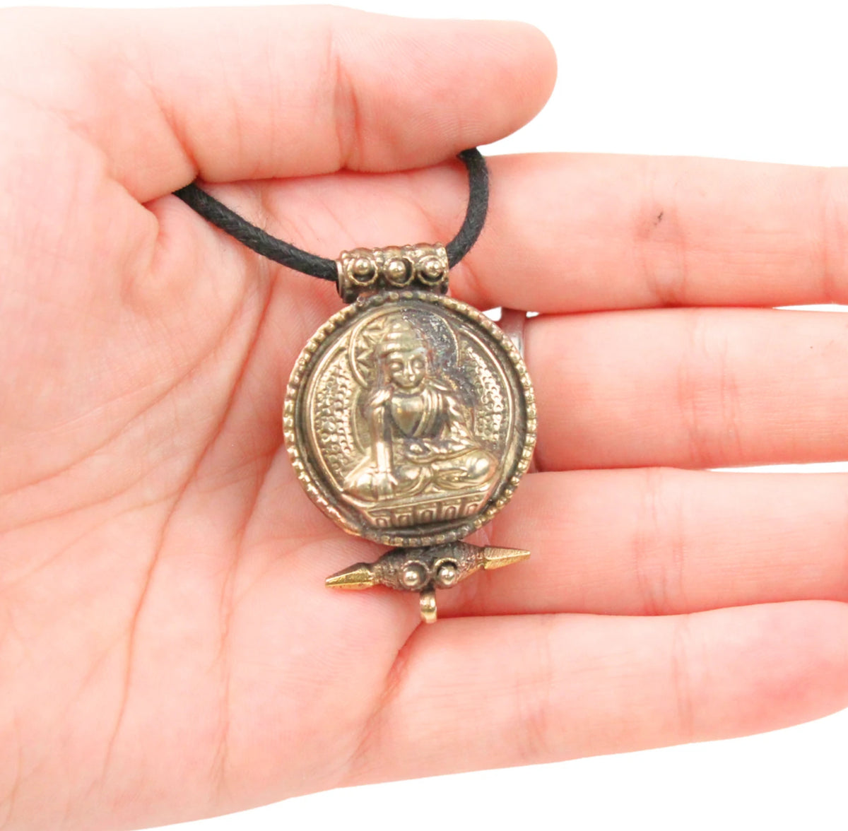 Buddhahänge i metall, silverfärgat, 4,3 cm
