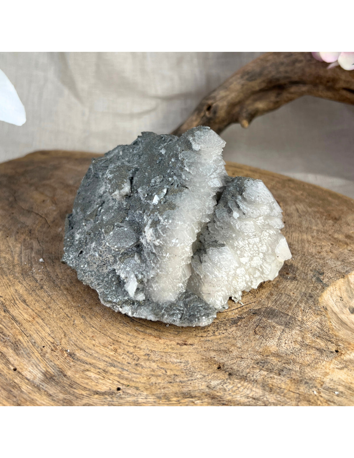 Kalcit med pyrit, rå, 11 cm, nr 02 (385 g)
