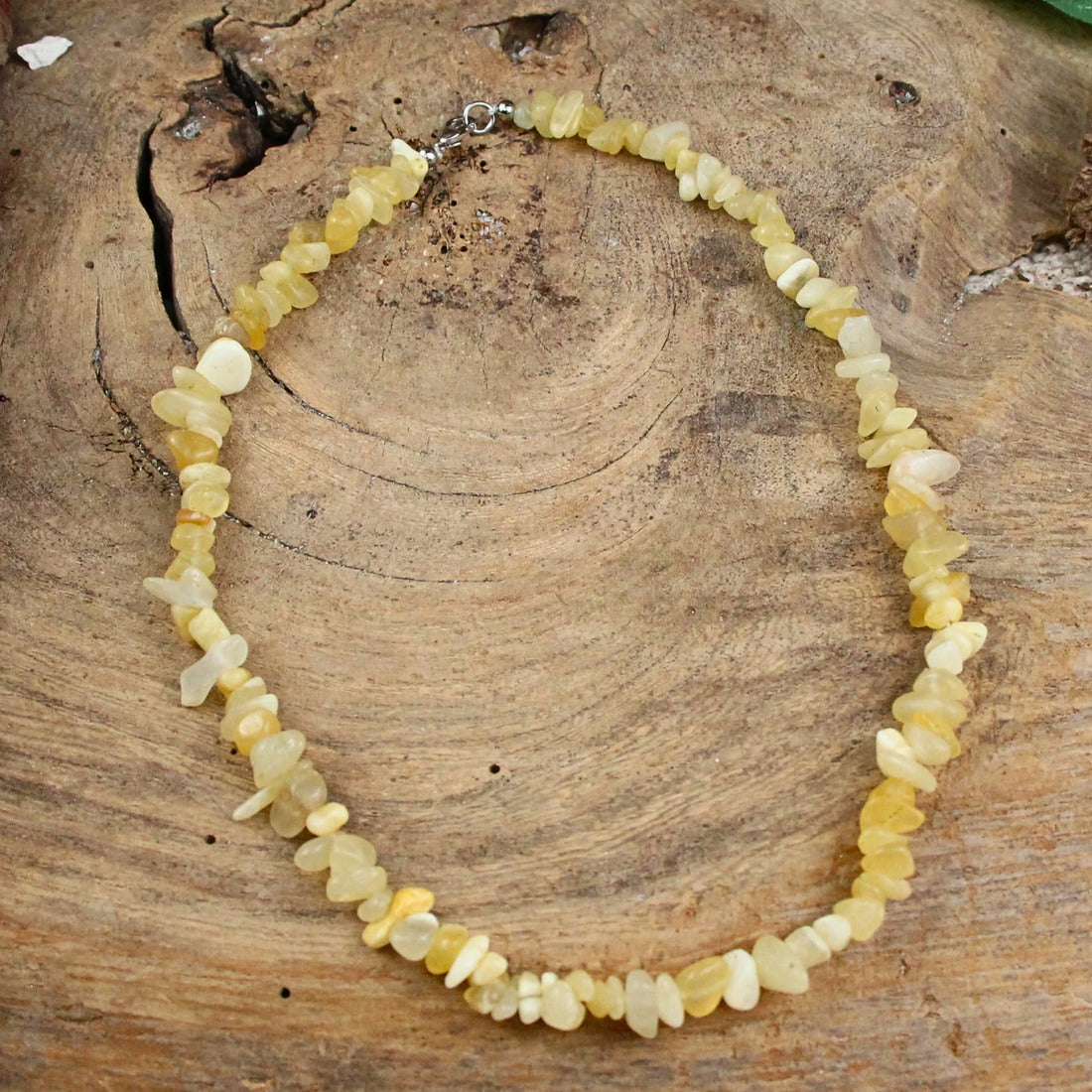 Kalcit halsband med splitstenar, 45 cm