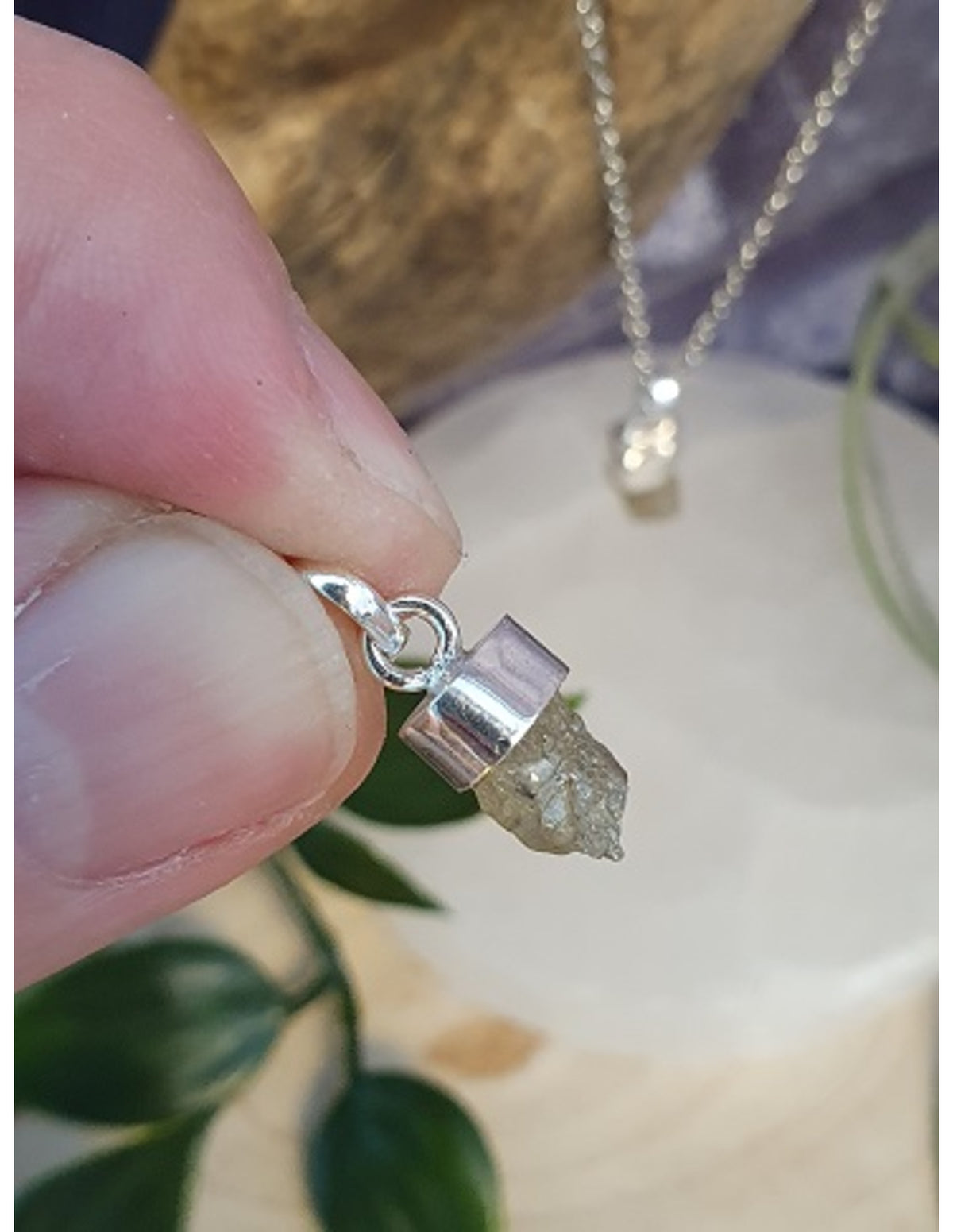 Krysoberyll hänge med 925 silverkapsel, ca 1 cm