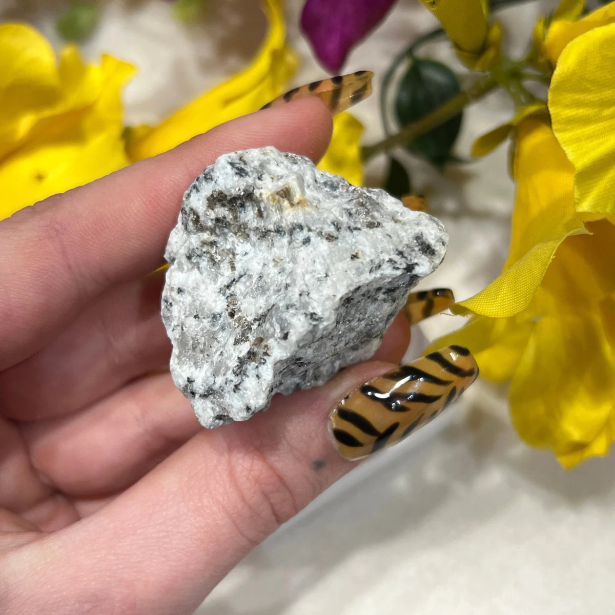 Granit rå sten i ask, ca 4 cm