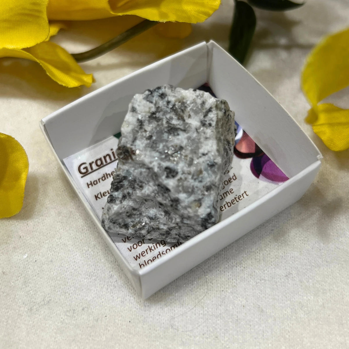 Granit rå sten i ask, ca 4 cm