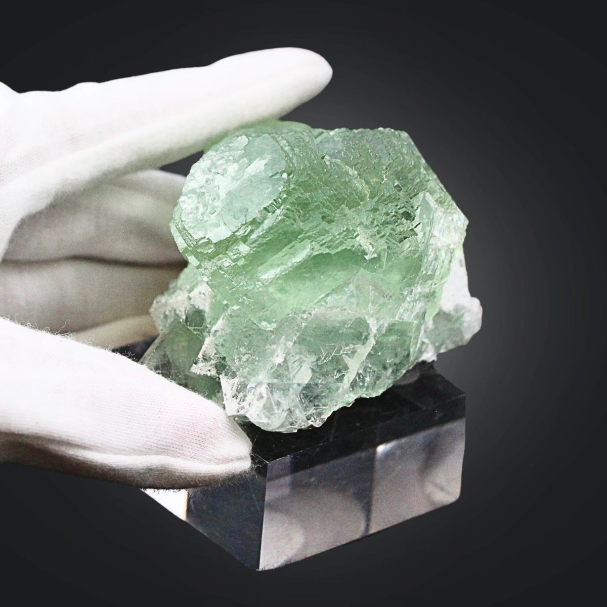 Fluorit grön kub, rå, 7,7 x 7 x 6 cm, nr 97 (379 g)