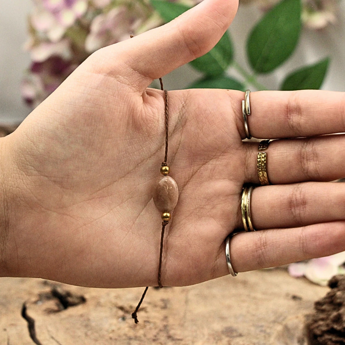 Solsten armband, augustis födelsesten, justerbart