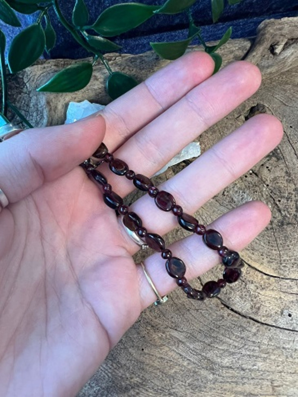 Granat halsband, långt, ovala och runda kulor, 70 cm