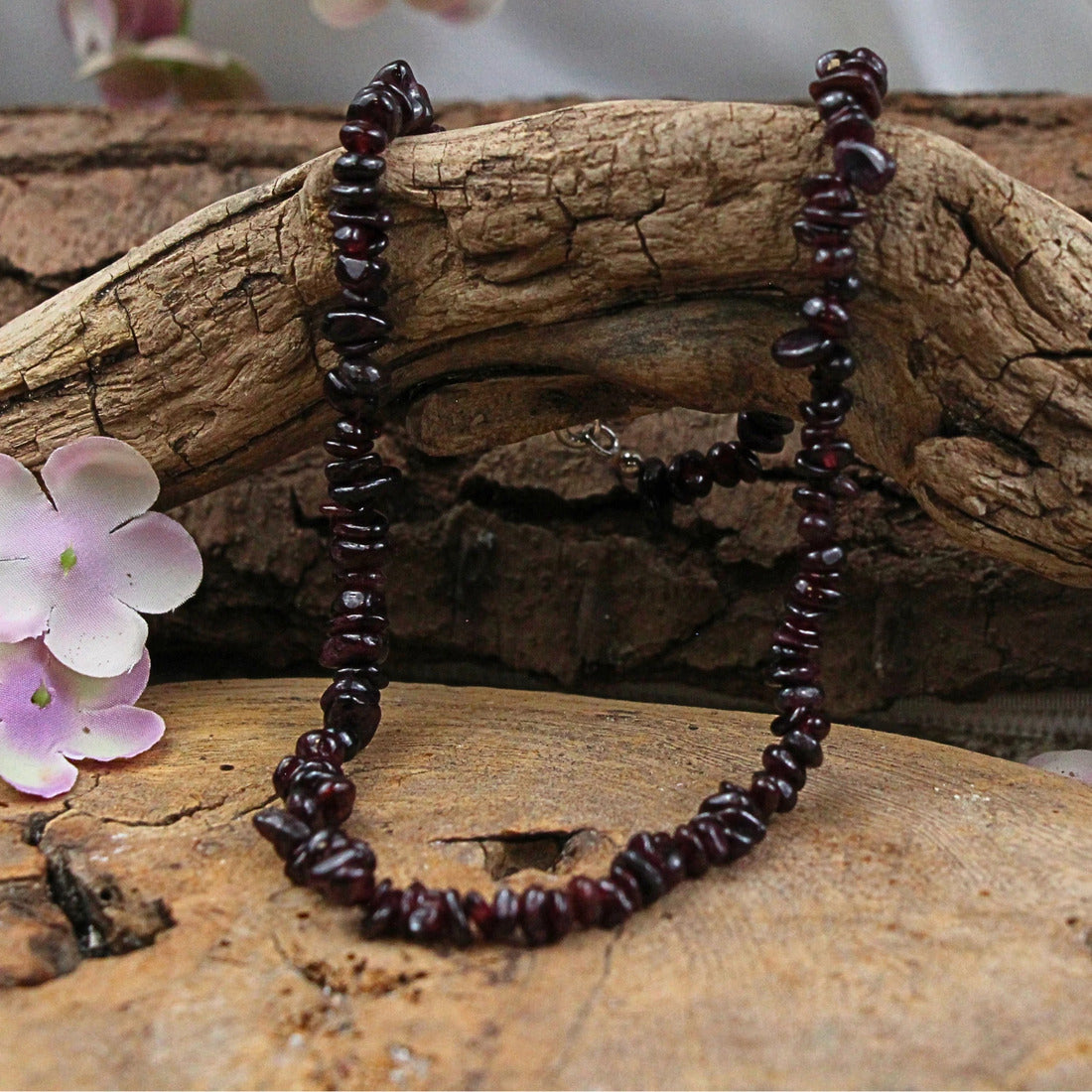 Granat halsband med splitstenar, 5 till 10 mm