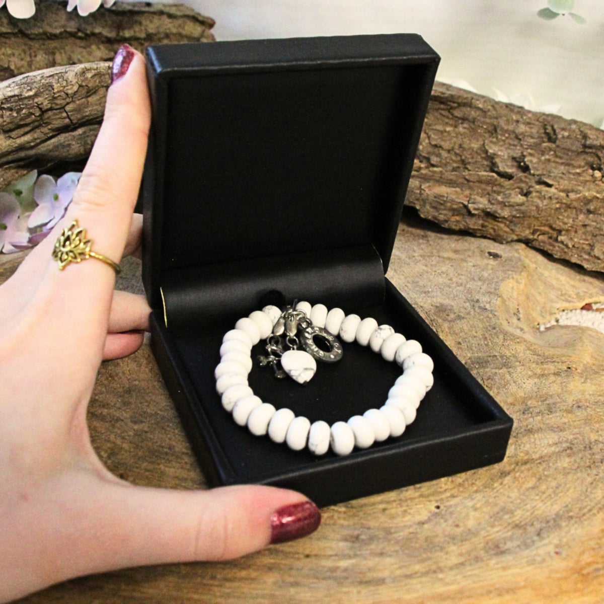 Howlit armband, Ruby Mania nr 5, runda kulor