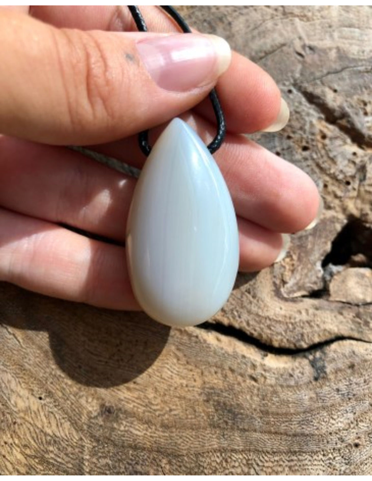 Jade hänge, vit droppe, 4 cm