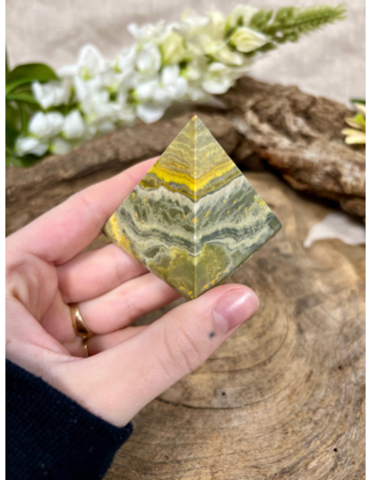 Bumblebee jaspis pyramid, 5 till 5,5 cm, ca 130 g