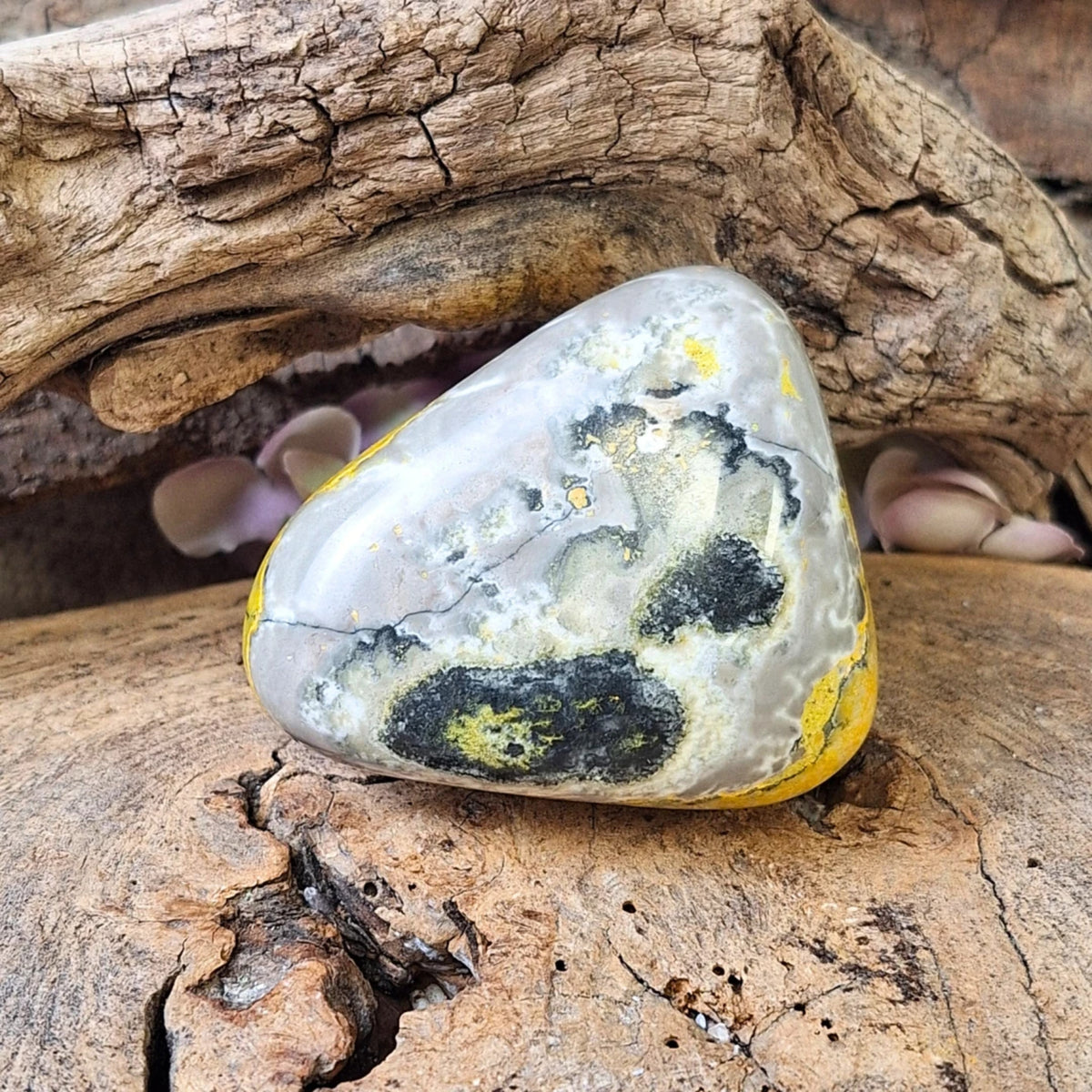 Bumblebee jaspis skulptur, 6,5 cm, nr 25