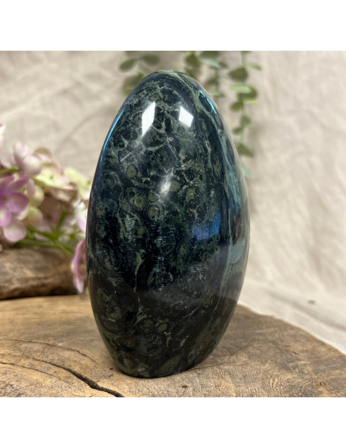 Kambaba jaspis skulptur, 12 cm, 763 g, nr 06