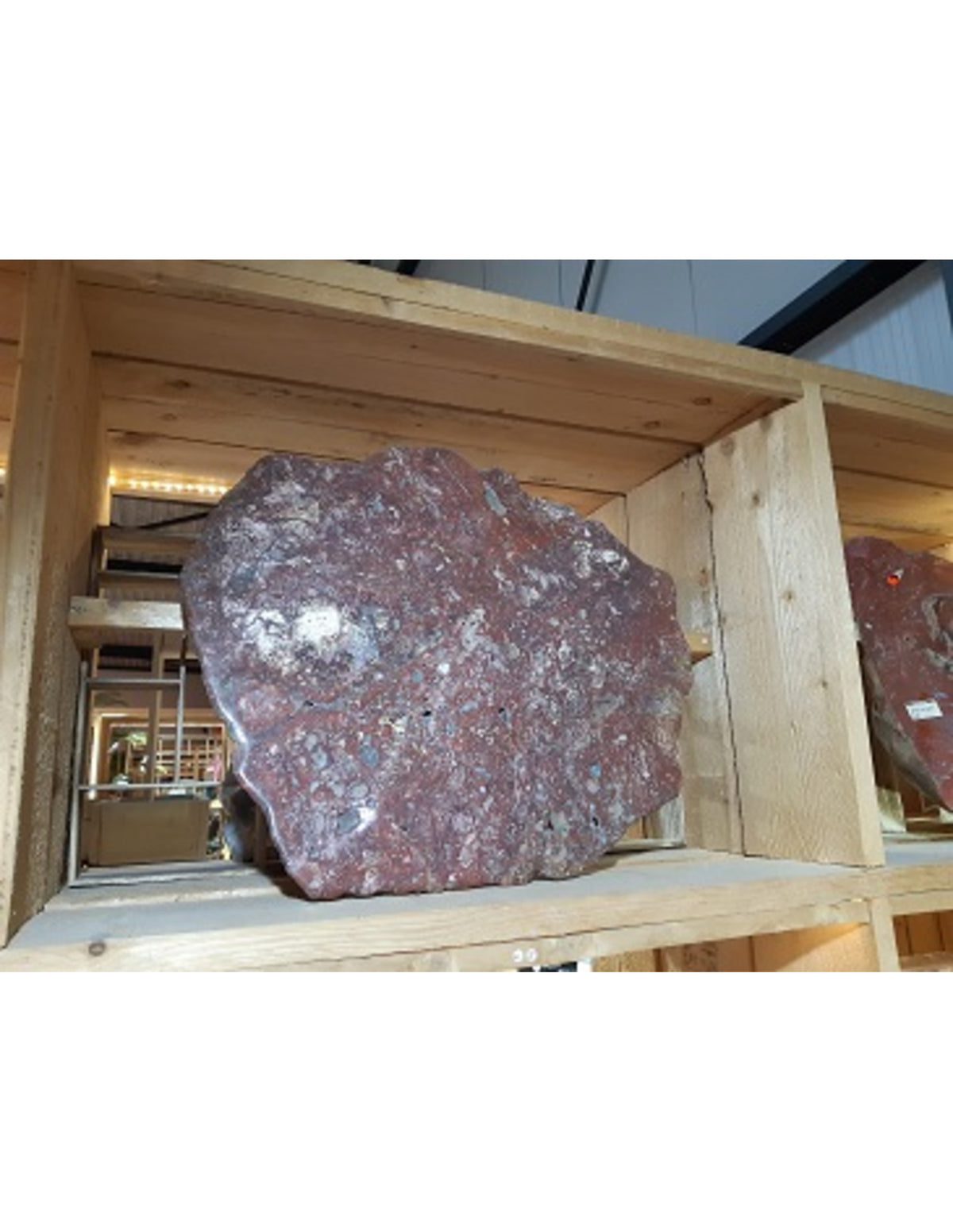 Röd jaspis skiva, halvpolerad, 63 x 53 cm, nr 2 (30,7 kg)