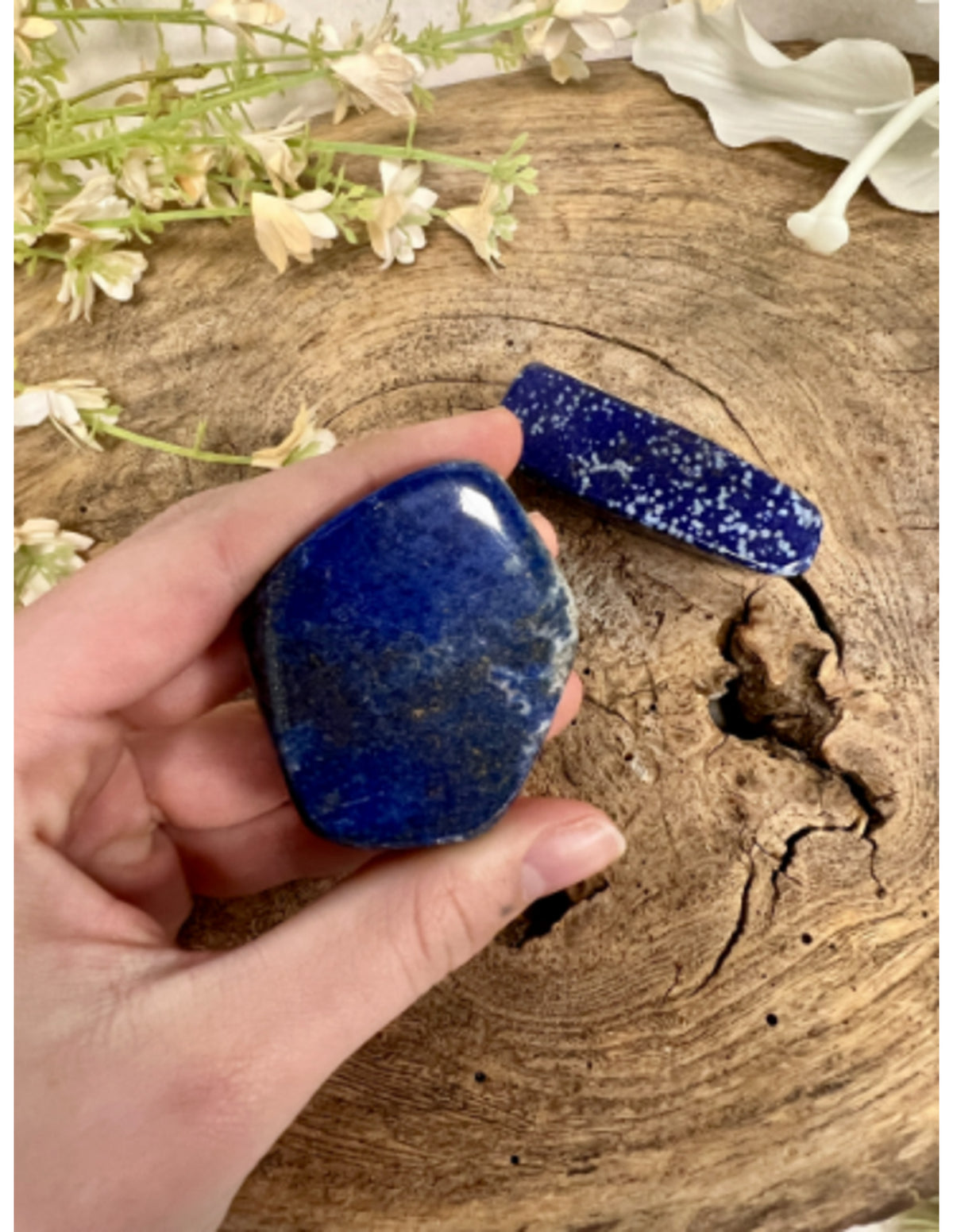 Lapis lazuli skulptur, polerad, 70 till 100 g