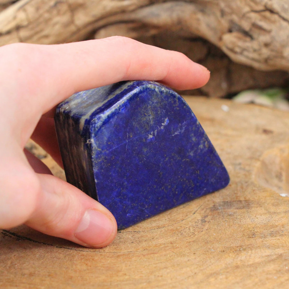 Lapis lazuli skulptur, polerad, 6,2 x 3,2 x 7,1 cm, nr 30