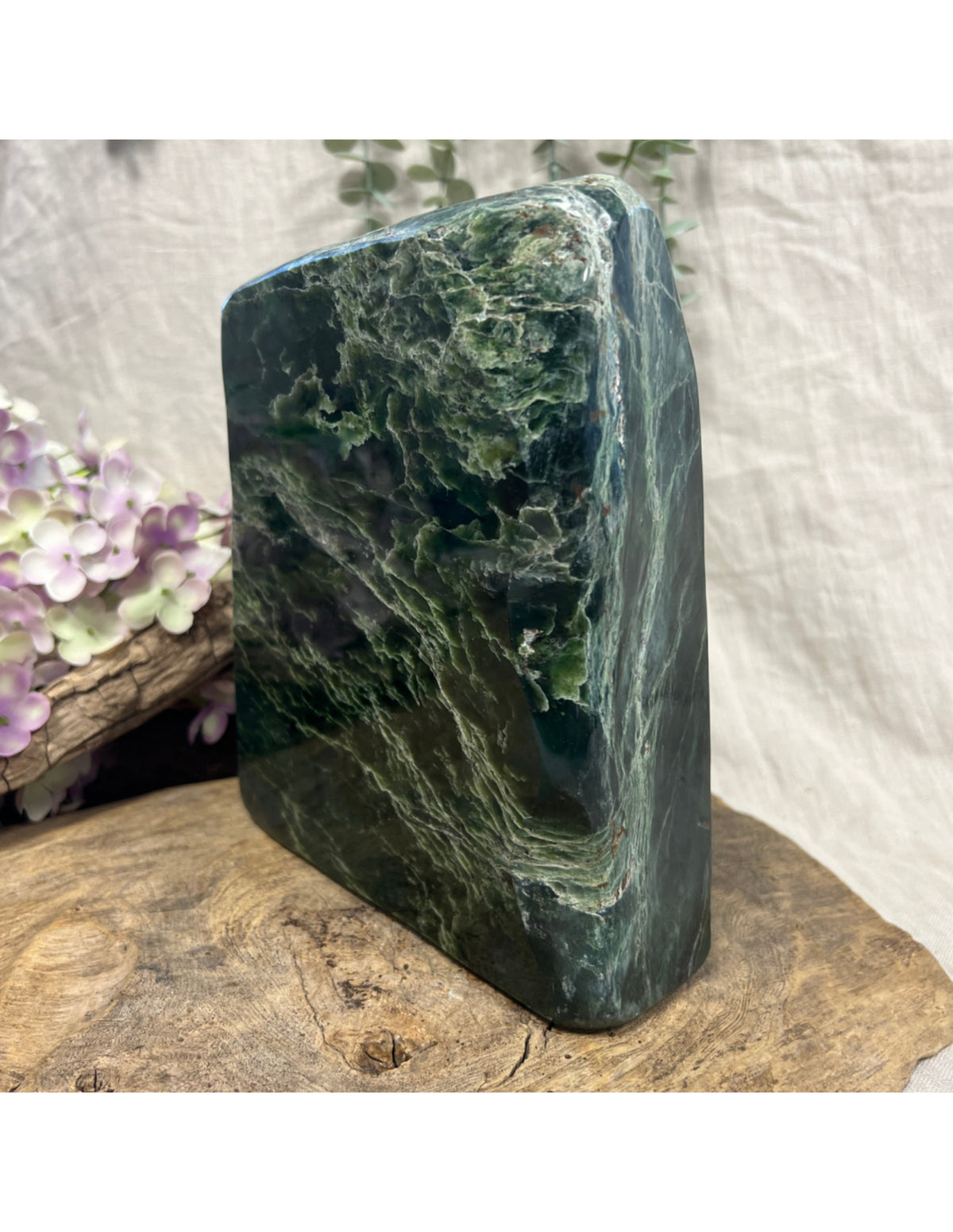 Nefrit skulptur, handslipad, 21 x 17 x 6 cm, nr 7