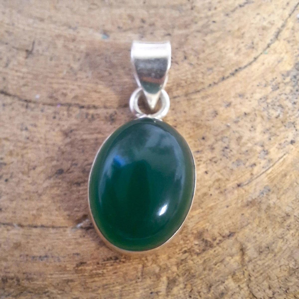 Grön onyx hänge i silver, färgad, oval, 2,7 cm