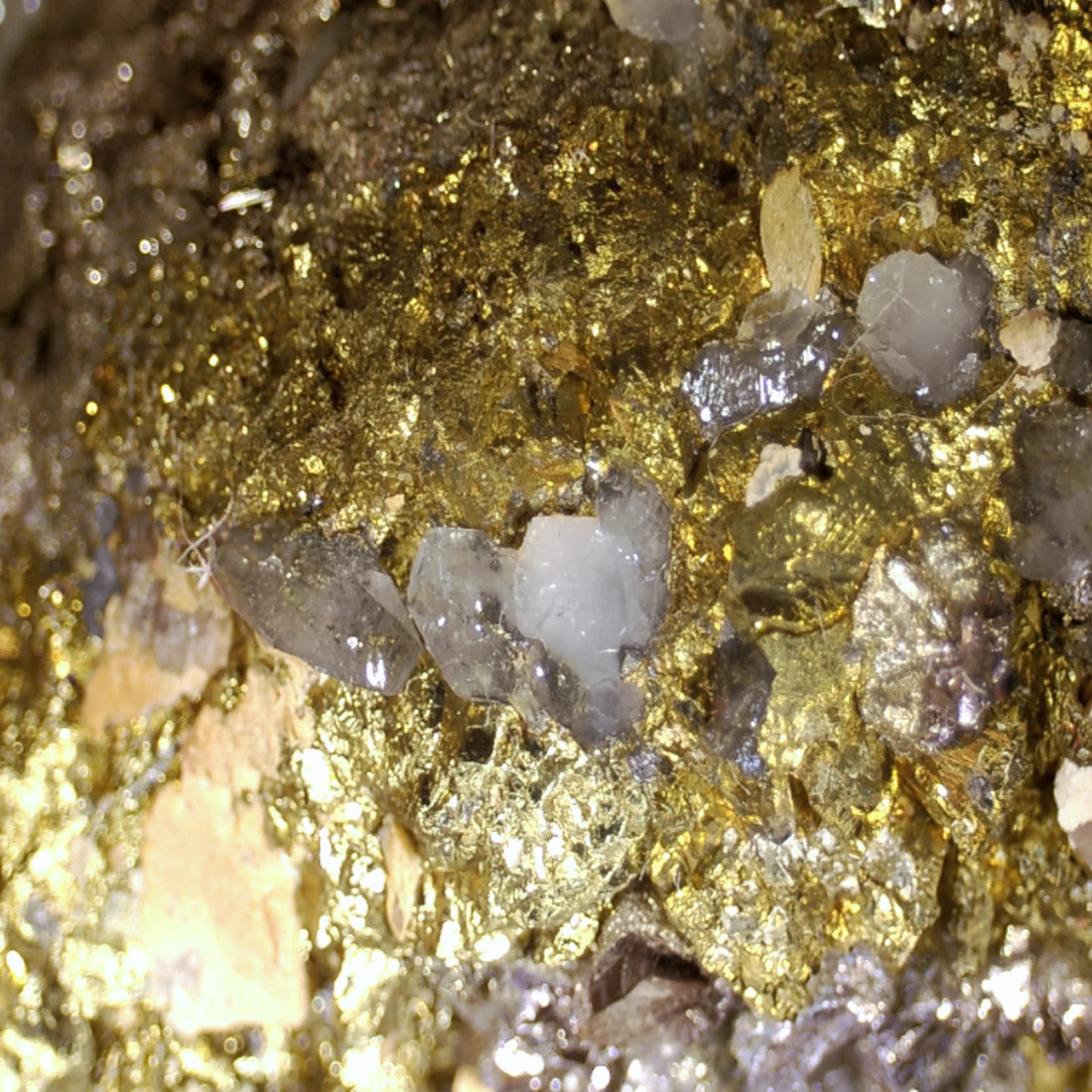 Rodonit med mangankalcit och kalkopyrit, rå, 12,5 cm, nr 705
