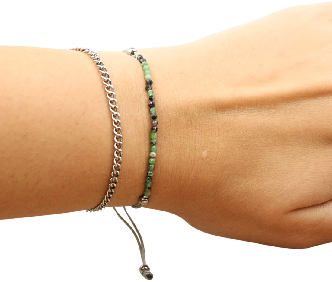 Rubin i zoisit armband, fasettslipade stenar, skjutknop