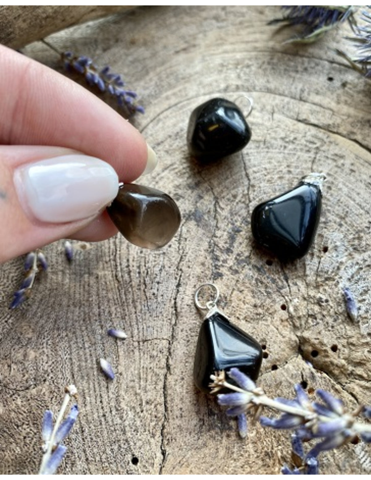 Rökkvarts hänge, rökbrun till svart
