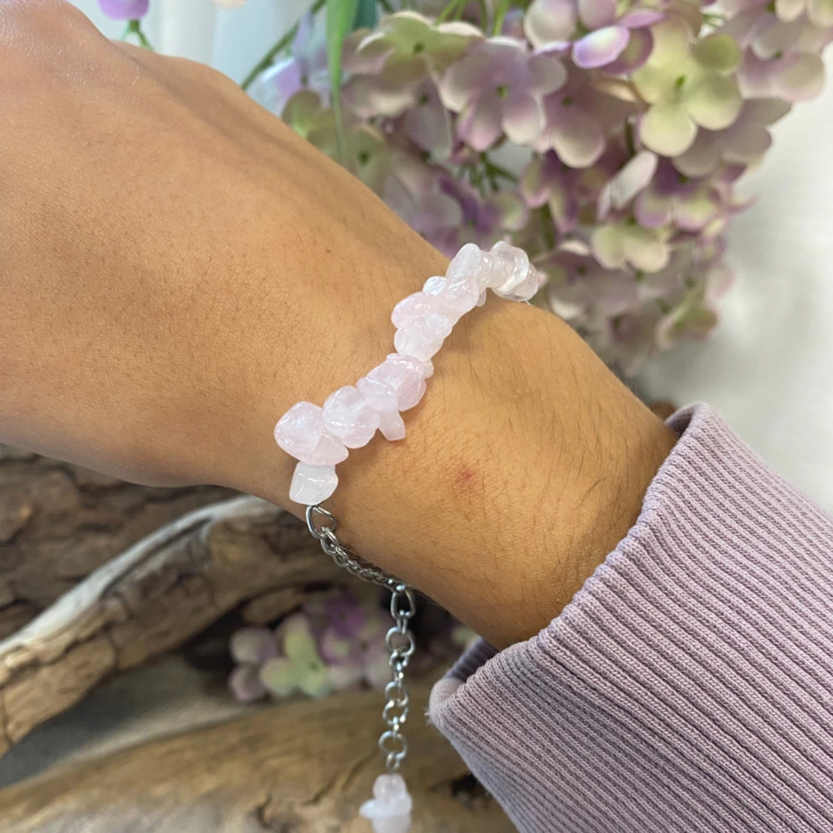 Rosenkvarts armband med splitstenar, försilvrat, justerbart