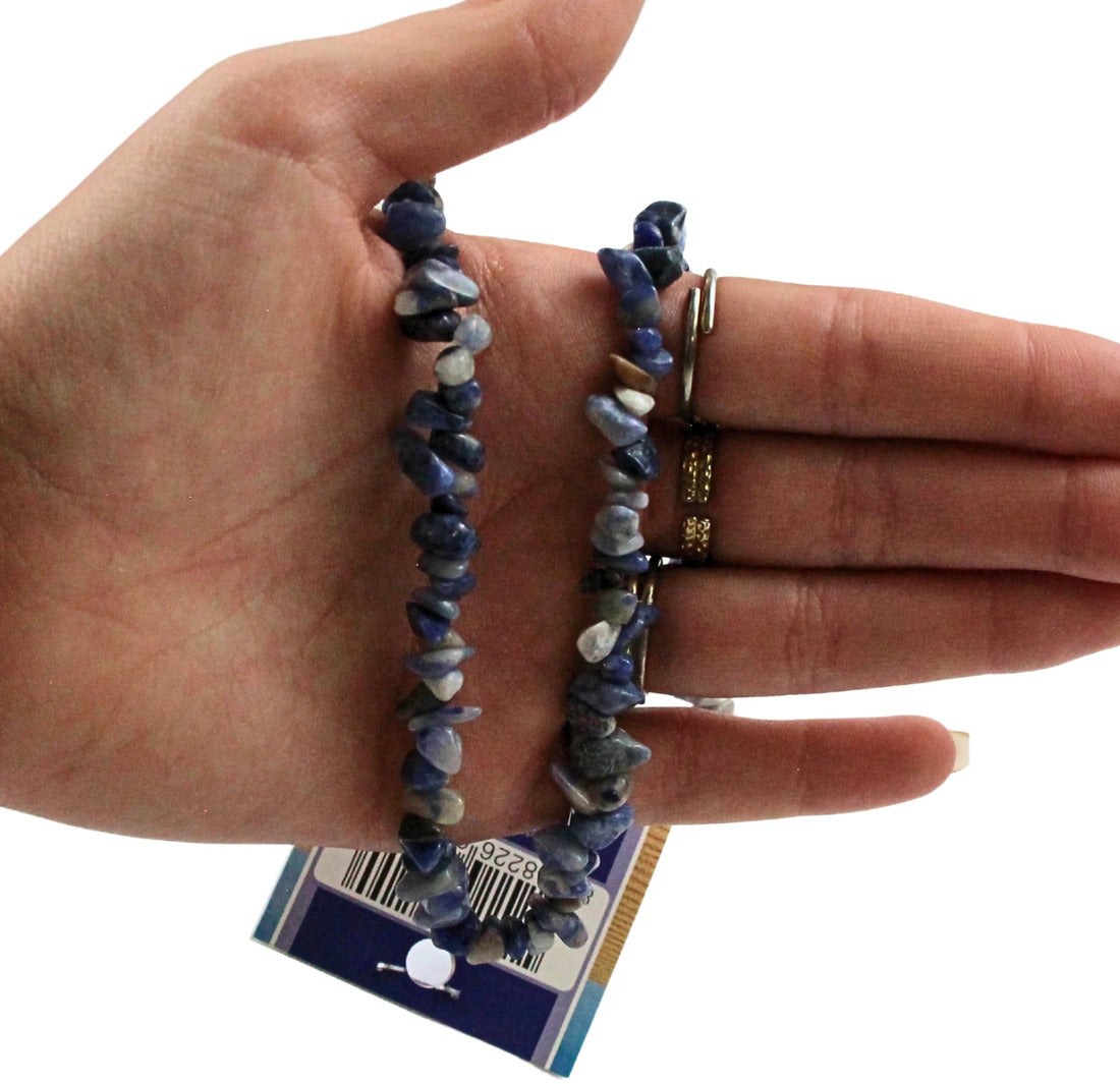 Sodalit halsband med små splitstenar, 45 cm, på kort
