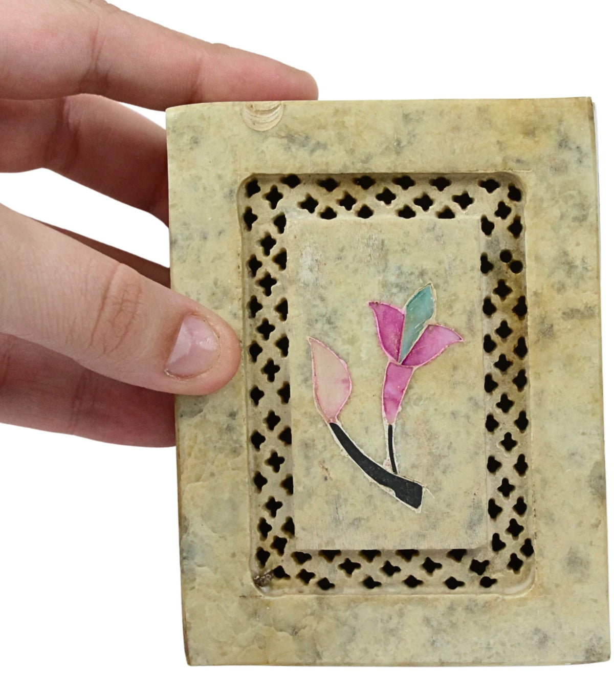 Täljsten ask, rektangulär, med blomma och hål, 10 cm