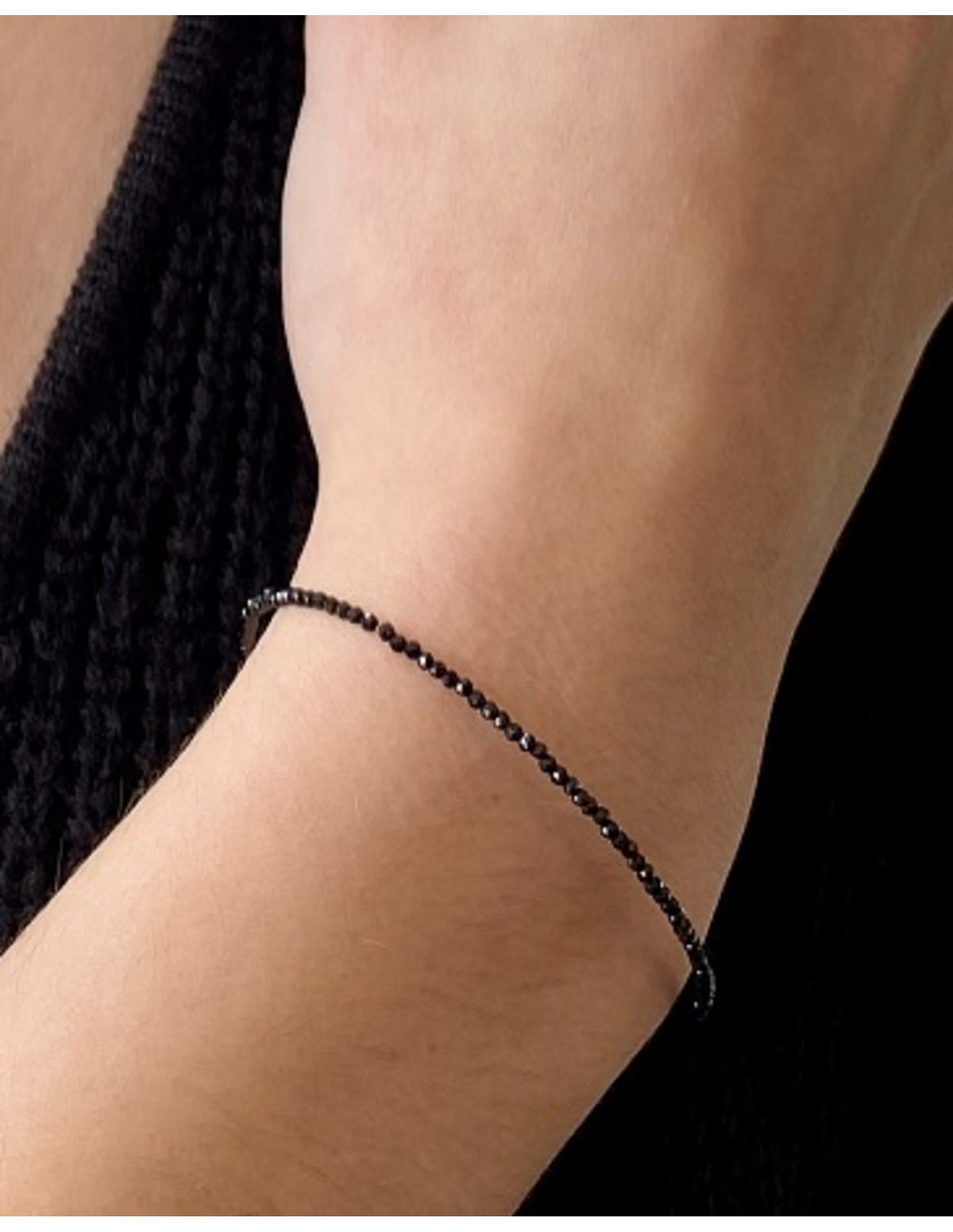 Spinell halsband i svart, små fasettslipade stenar, 44 cm