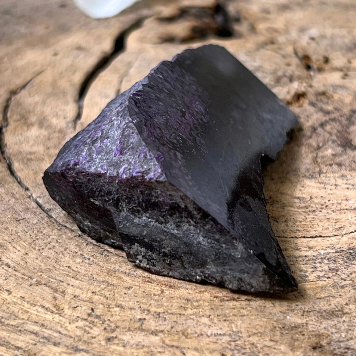 Sugilit, halvpolerad, AA-kvalitet, 6,5 cm, nr 10