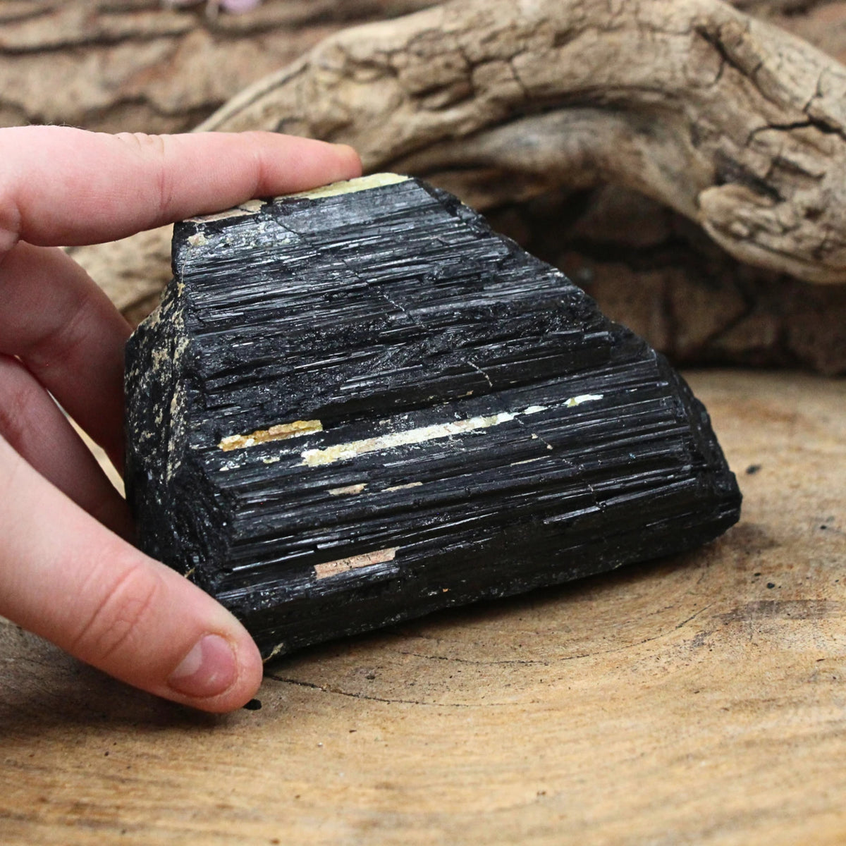 Svart turmalin A rå, nr 05 (7,6 x 5,7 x 11,9 cm)