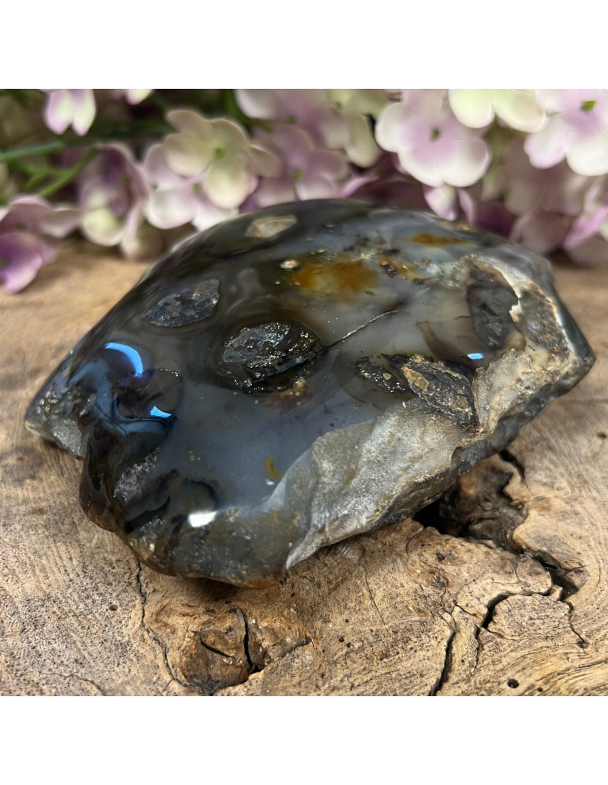 Dendritagat, delvis polerad skulptur, 13 x 11 cm, nr 01