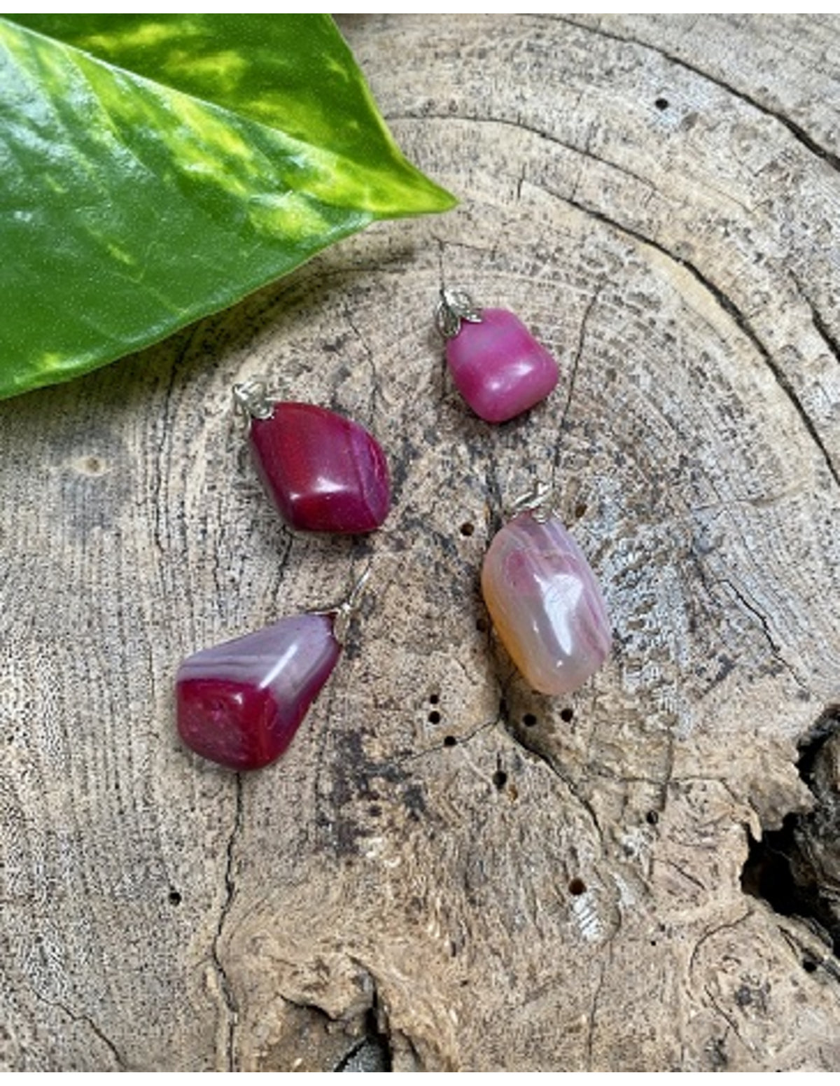 Agat hänge, färgad rosa, litet