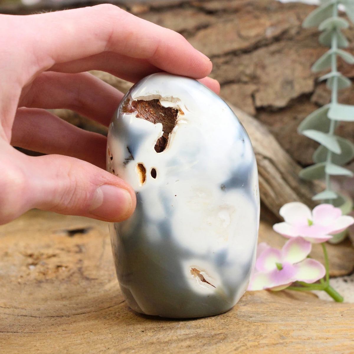 Agat orka skulptur, vit, svart och grå, 9,7 cm, nr 16