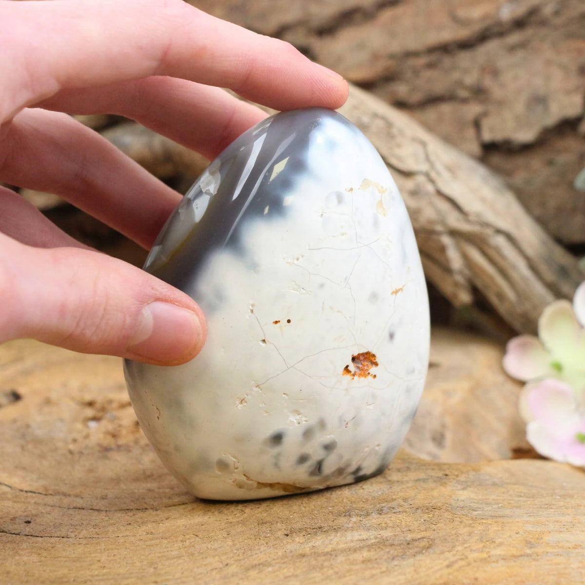 Agat orka skulptur, vit, svart och grå, 9,2 cm, nr 18