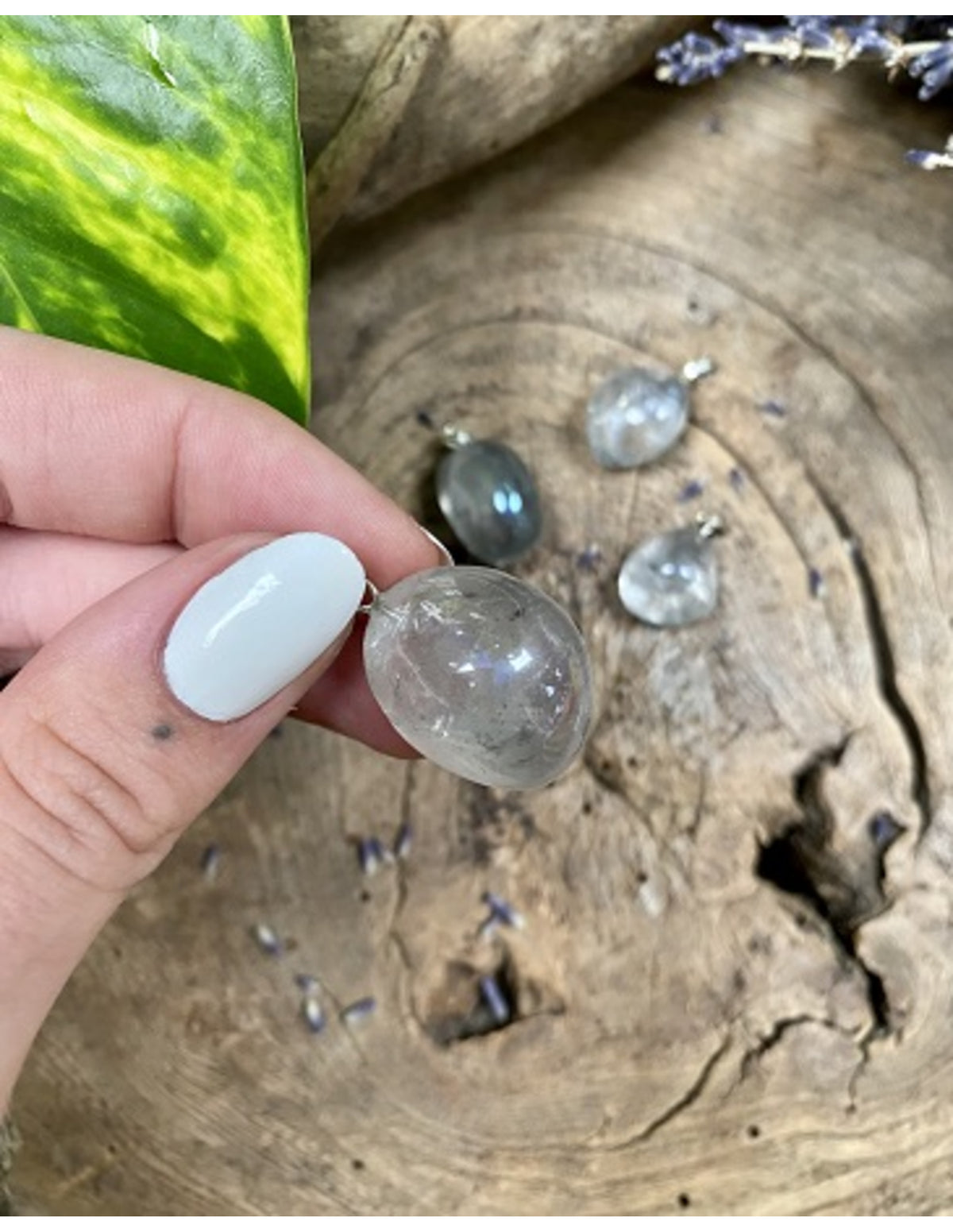 Aqua aura hänge, slipad, belagd kvarts, blå