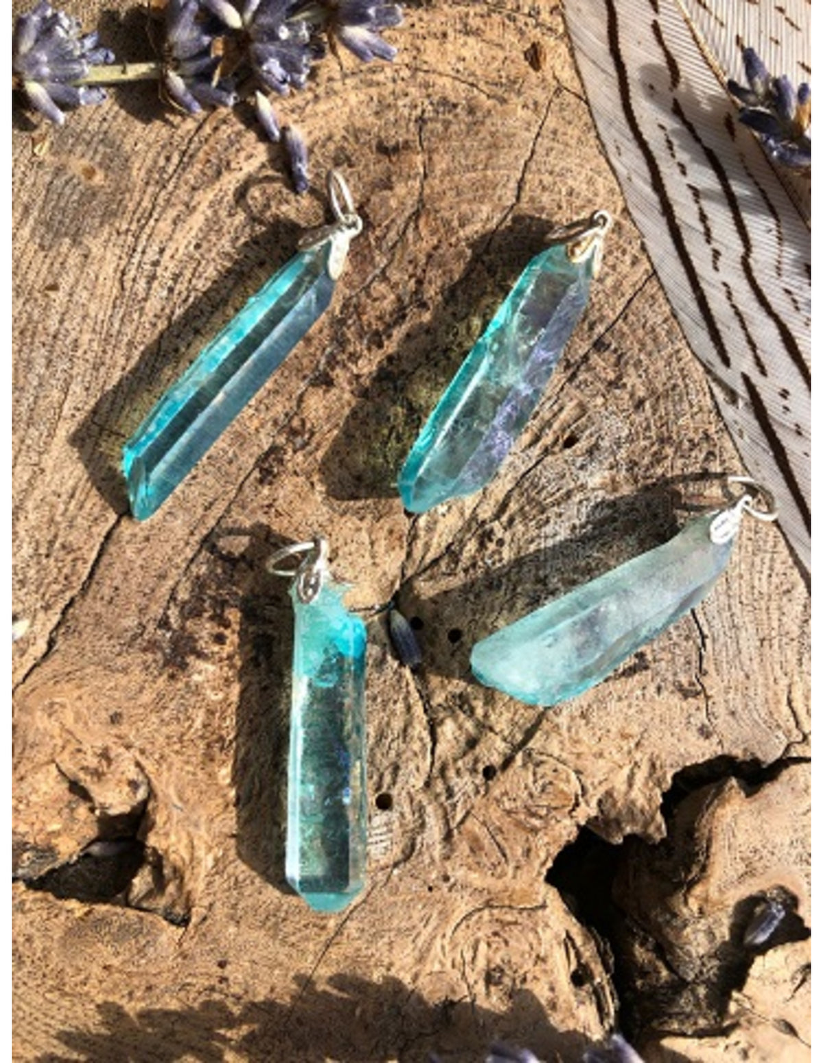 Aqua aura hänge, rå, belagd bergkristall, 2 till 4 cm