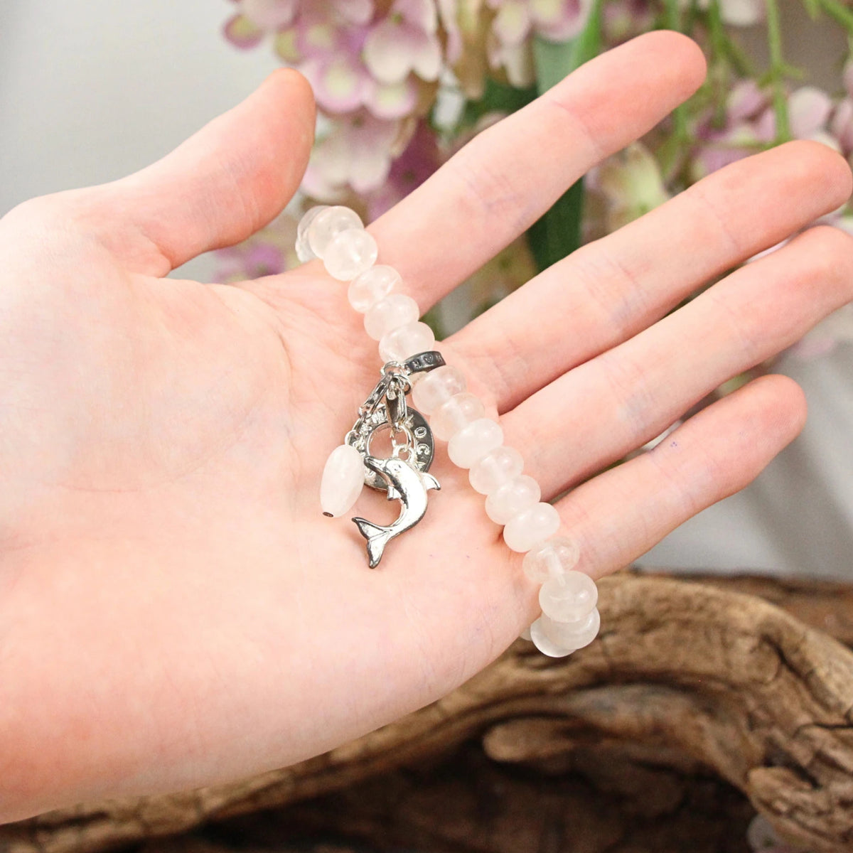 Bergkristall armband med berlocker