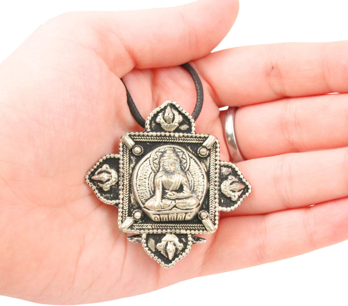 Askhänge i metall, Buddha, silverfärgat, 5,4 cm