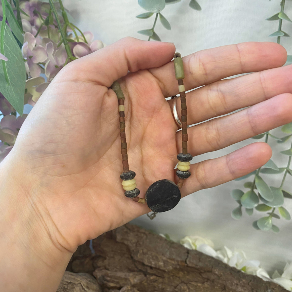 Jade halsband, bohemisk stil, mörk skiva, 45 cm