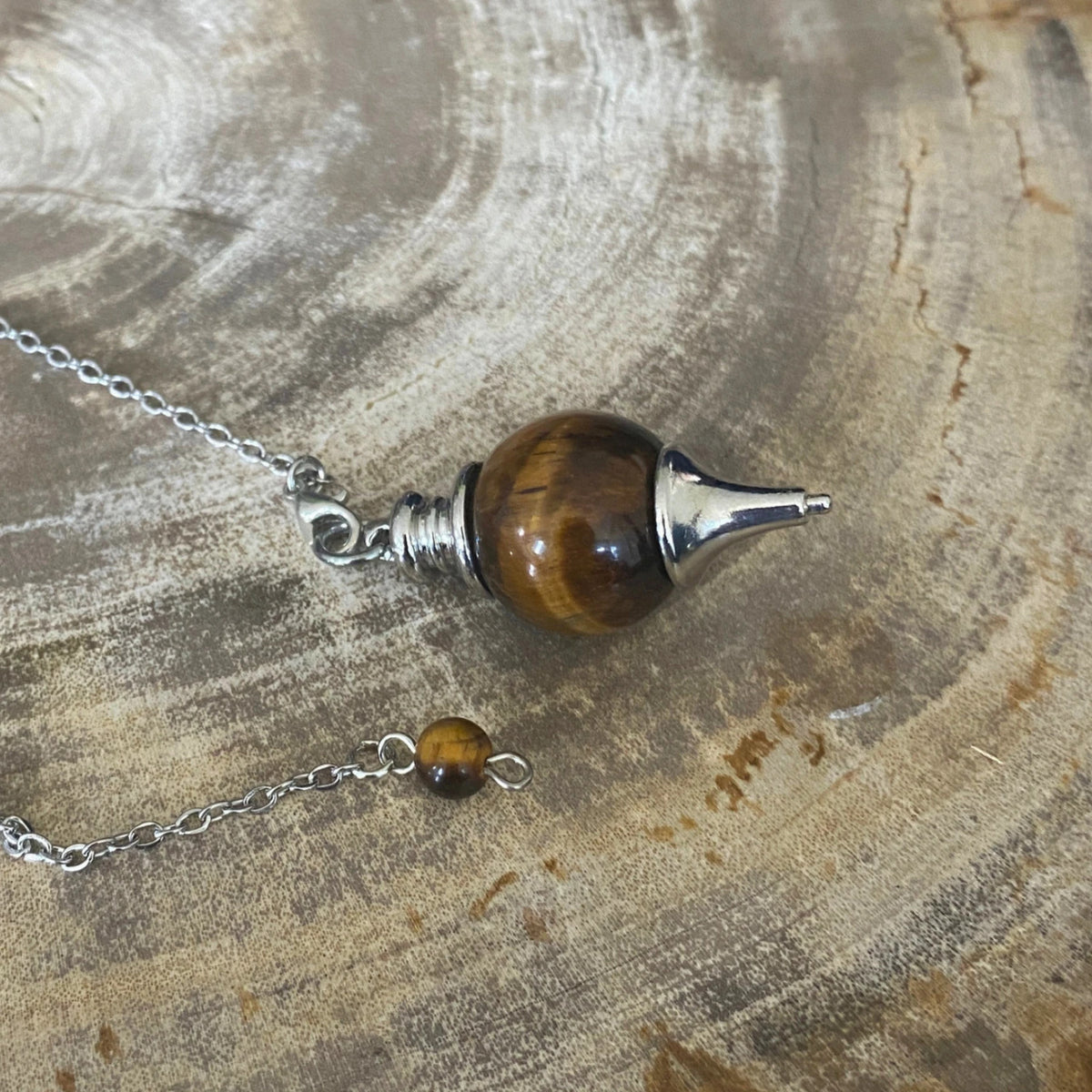 Tigeröga pendel, kula 16 mm, silverfärgade delar